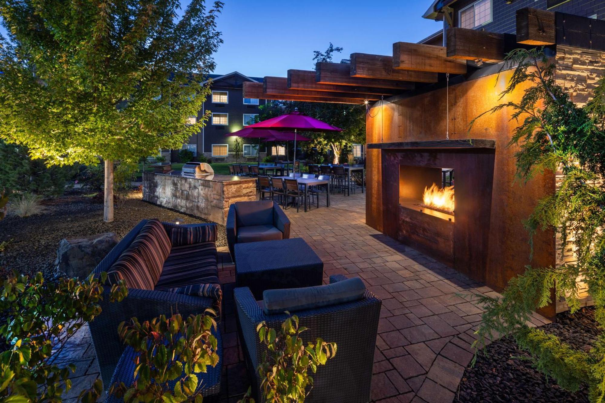 Hampton Inn Пульман Экстерьер фото